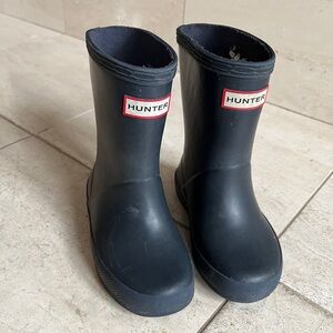 Hunter unisex rain boots US 7 / UK 6